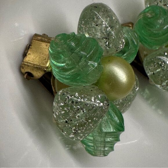 Vintage W. Germany Green and white lucite  Floral Clip-On Earrings - Picture 2 of 9
